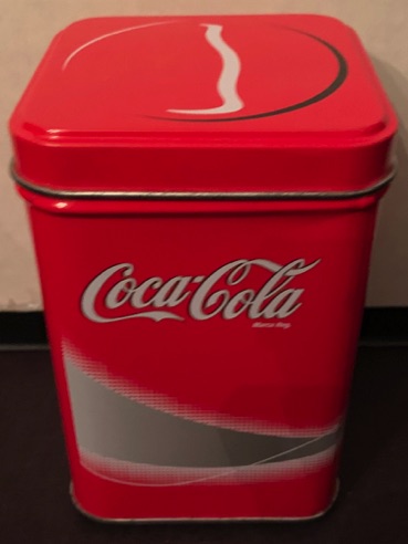 76151-1 € 4,00 coca cola voorraad blik rood 11x7x7 cm.jpeg